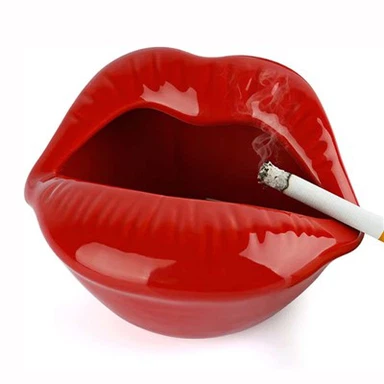 Leppeformet keramisk sigaraskebeger