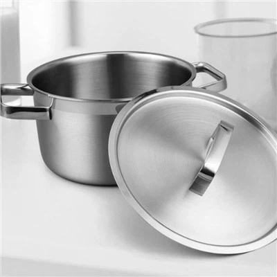 Kjøkkensuppe i rustfritt stål